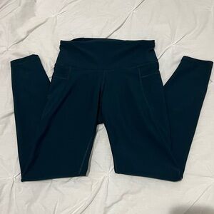 Size small old navy elevate active leggings in teal!